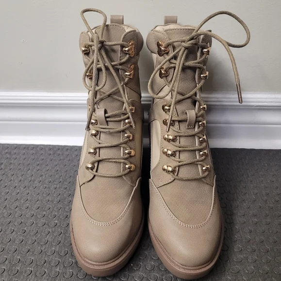 Boots - Picture 3 of 6